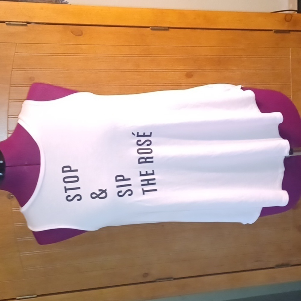 OLD NAVY SLEEVELESS TEE